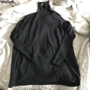 Tahari turtle neck sweater with pocket